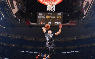 【海星体育app下载】皇马巨星楚阿梅尼深情告白，在绿茵场上，唯有爱不可辜负