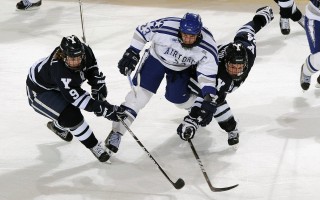 【海星体育】阿根廷媒体披露温情时刻，送餐员为梅西家送餐感动落泪，幼子马特奥拥抱抚慰