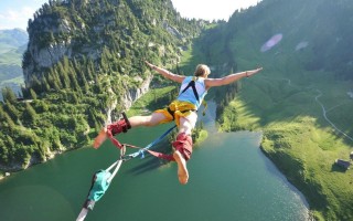 海星体育app下载|墨菲一月狂飙场均31.7分！全明星遗珠迸发超巨能量，直逼东契奇领跑联盟